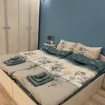 за гости малчика *